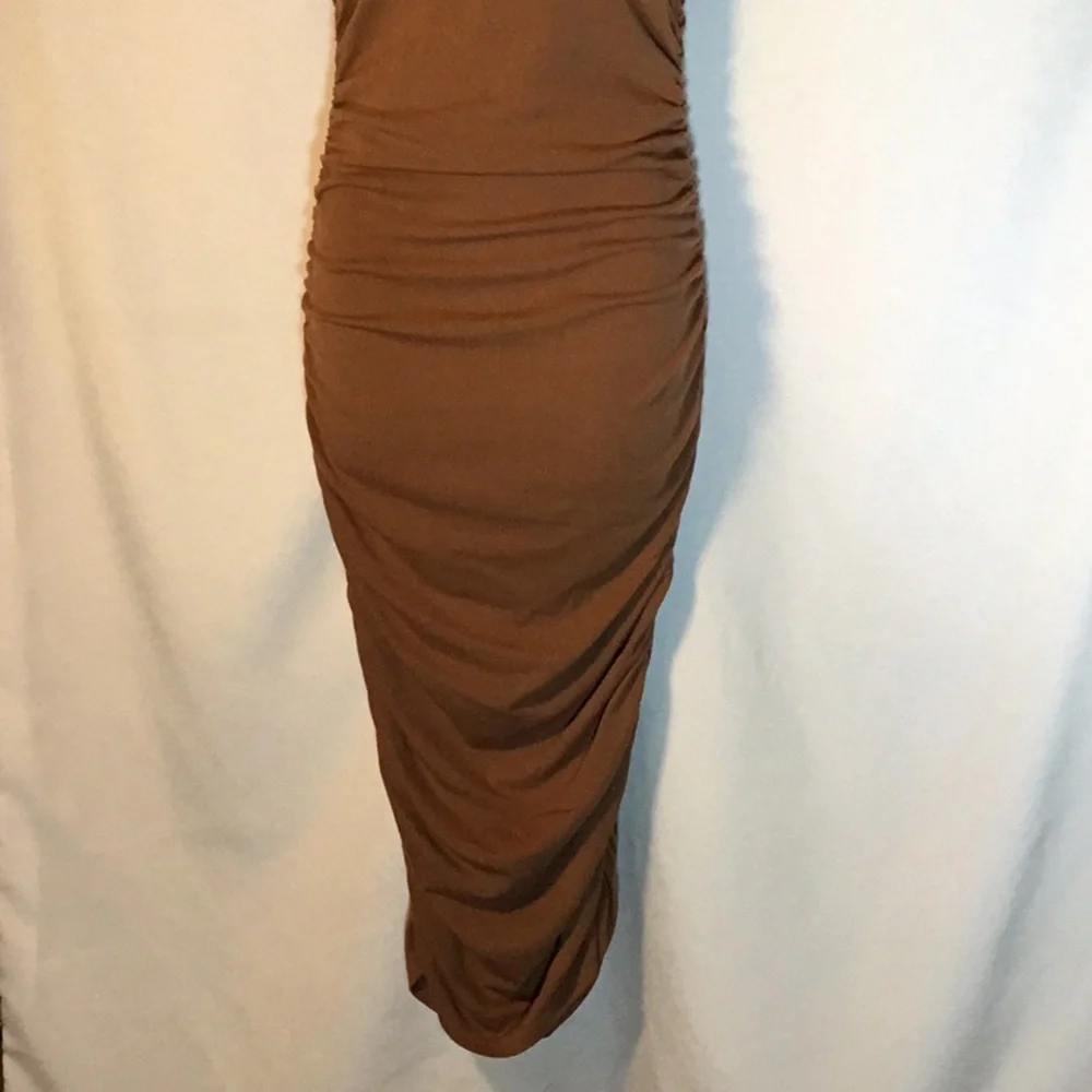 She In - Picture 2 of 4